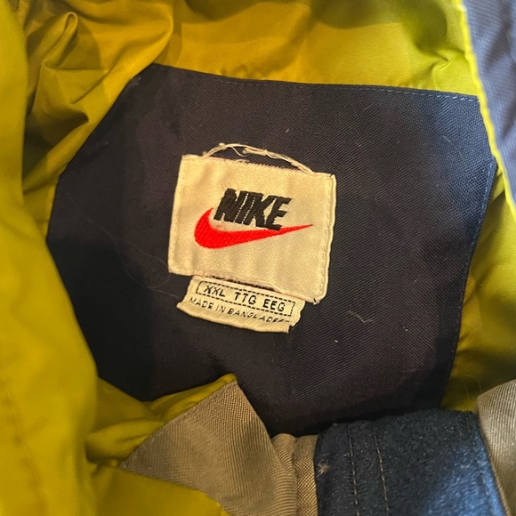 Vintage Nike Puffer Jacket - Picture 4 of 4